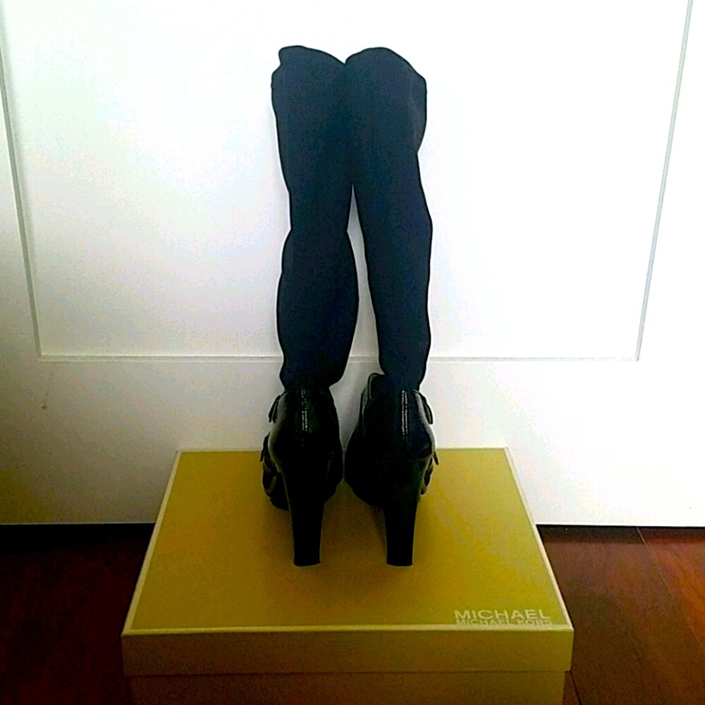 🎉HP🎉Vintage Michael Kors Black stretch mid-calf platform heel boots. Size 7.5. - Picture 3 of 5